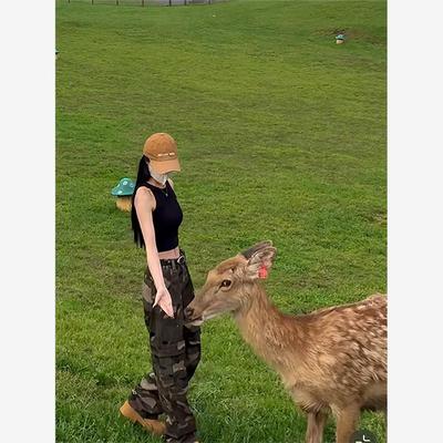 新疆草原旅游穿搭迷彩工