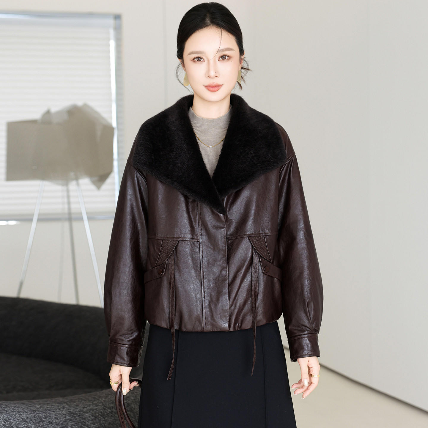黛格拉海宁皮毛一体女款鹅绒服