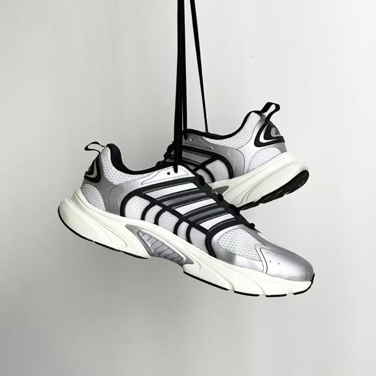 Adidas/阿迪达斯 男女新款清风鞋稳定缓震运动休闲跑步鞋 JQ4897
