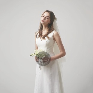 新款 气质小个子礼服裙 简约缎面轻婚纱旅拍森系新娘结婚V领韩式