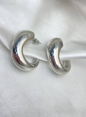 青岛饰品欧美风小众设计高级感质感净面几何简约ccb耳钉耳饰女