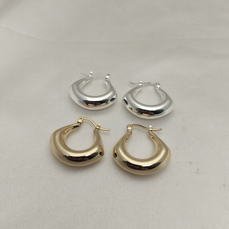 青岛饰品欧美风小众设计高级感黄铜电镀真金s925银针镜面百搭耳环