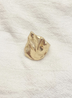 欧美风金色金属异形宽面戒指