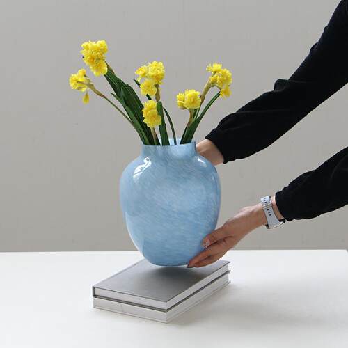 北欧现代简约高级感浅蓝色磁粉玻璃花瓶鲜花餐桌居家台面花器