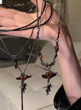 甜辣高级感系列 枪黑色液态十字架项链小众高级感锁骨链毛衣项链