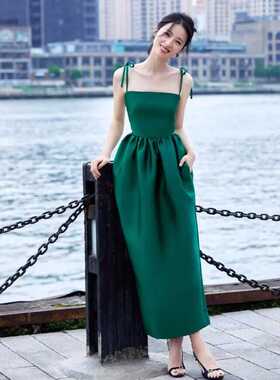 优雅气质赫本风法式复古绿墨绿色一字领吊带裙修身连衣裙敬酒长裙
