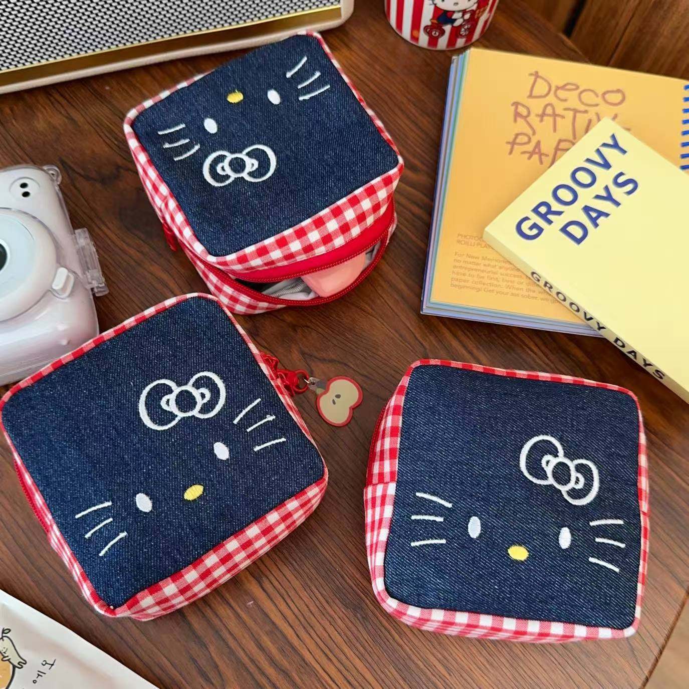 猫咪刺绣可爱收纳包新款红格牛仔小方包豆腐包女大容量便携化妆包