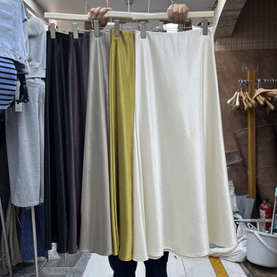 法式高级感加厚加绒缎面半身裙女2025秋冬新款光泽感a字鱼尾长裙