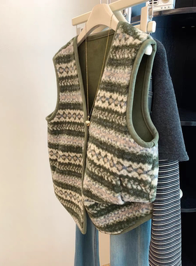 绿色V领费尔岛复古提花仿羊羔毛马甲