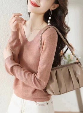 2023年烫钻洋气黑色针织衫上衣新款时尚V领亲肤软糯宽松打底衫女