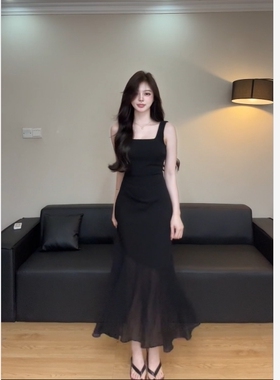 白色拼接吊带连衣裙女夏季法式气质性感收腰修身鱼尾长裙