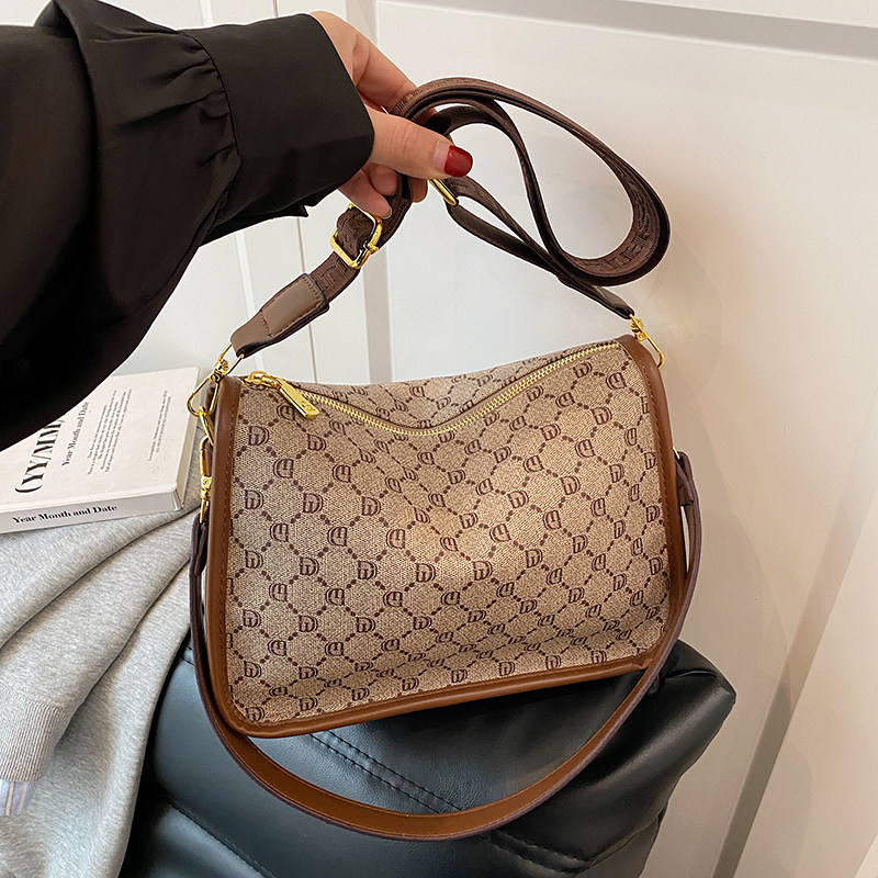 今年流行小方包包女2025新款豌豆包时尚饺子包单肩腋下包女斜挎包,箱包皮具/热销女包/男包,小方包,淘宝优惠券,粉丝福利购,淘宝优惠卷