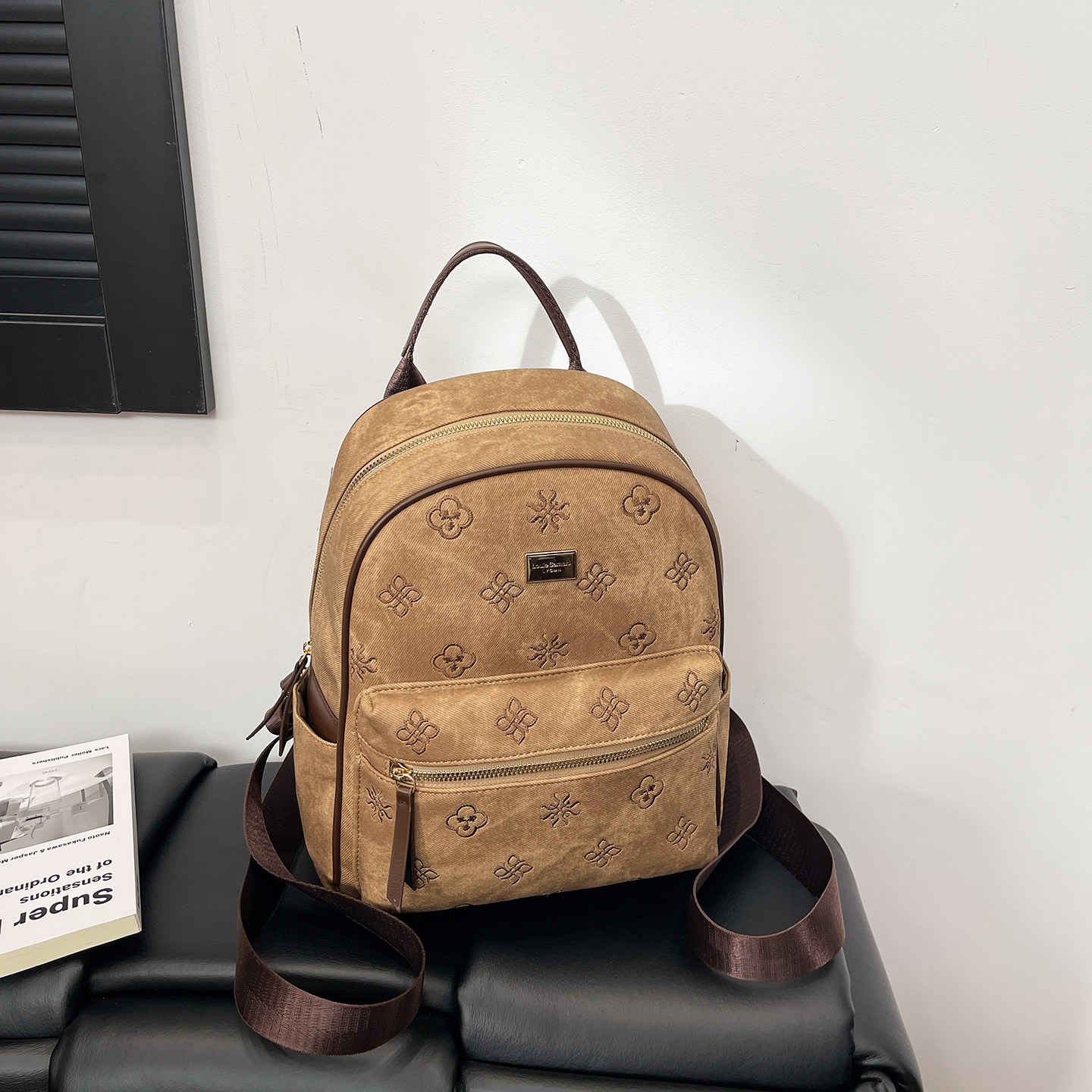 复古刺绣小众设计双肩包女2026新款轻便出游通勤书包高级感小背包