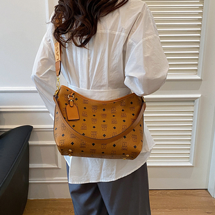 大容量复古托特包包女2025新款女包休闲百搭购物袋通勤单肩斜挎包