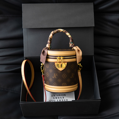 轻奢复古包包女斜挎包2025新款真皮老花手提发财桶单肩水桶包小包