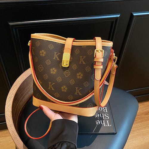 复古老花手提小包包女2025新款高级质感爆款水桶包百搭单肩斜挎包