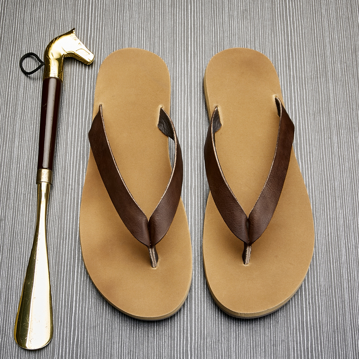 日本联名款牛皮人字拖男士新款凉鞋防滑潮流凉拖简约时尚个性拖鞋