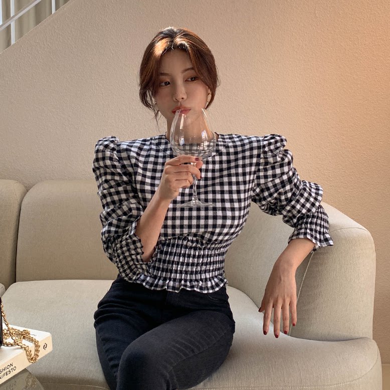 现货韩国东大门女装2025春秋韩范纯欲褶皱收腰短款套头格子衬衫潮