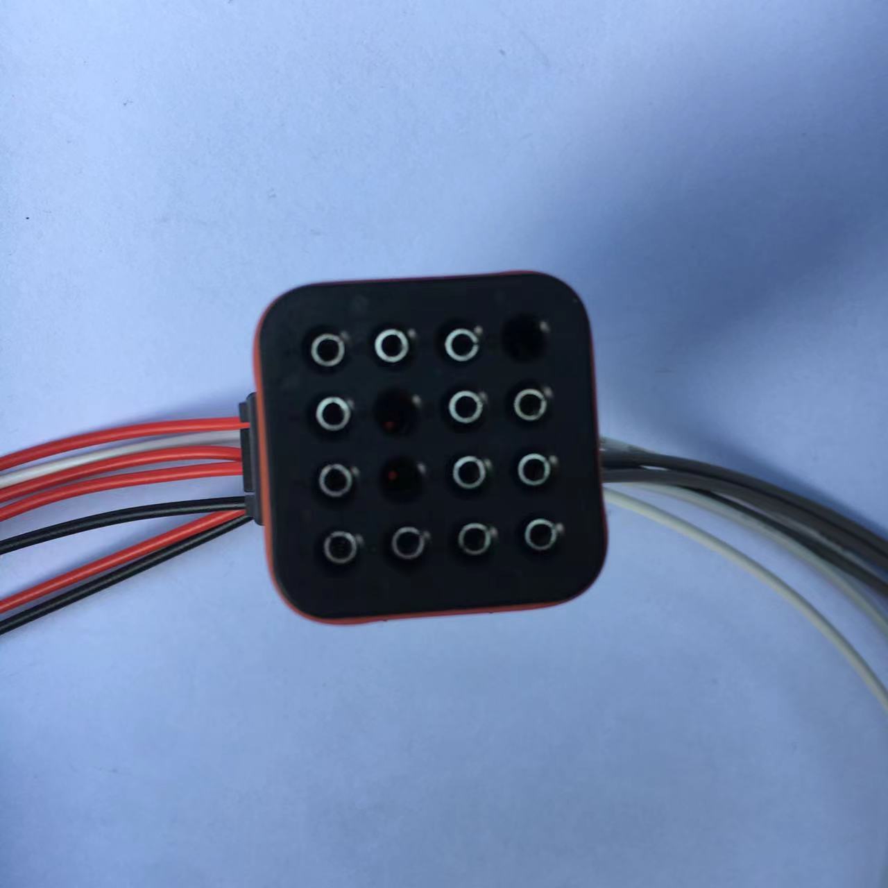 适用陕汽德龙新M3000S前照灯插头大灯插头德龙X5000大灯插头16孔