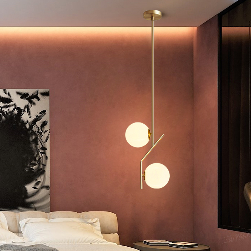 2025年新款卧室背景墙床头长直杆吊灯设计师款轻奢房间玻璃小吊灯