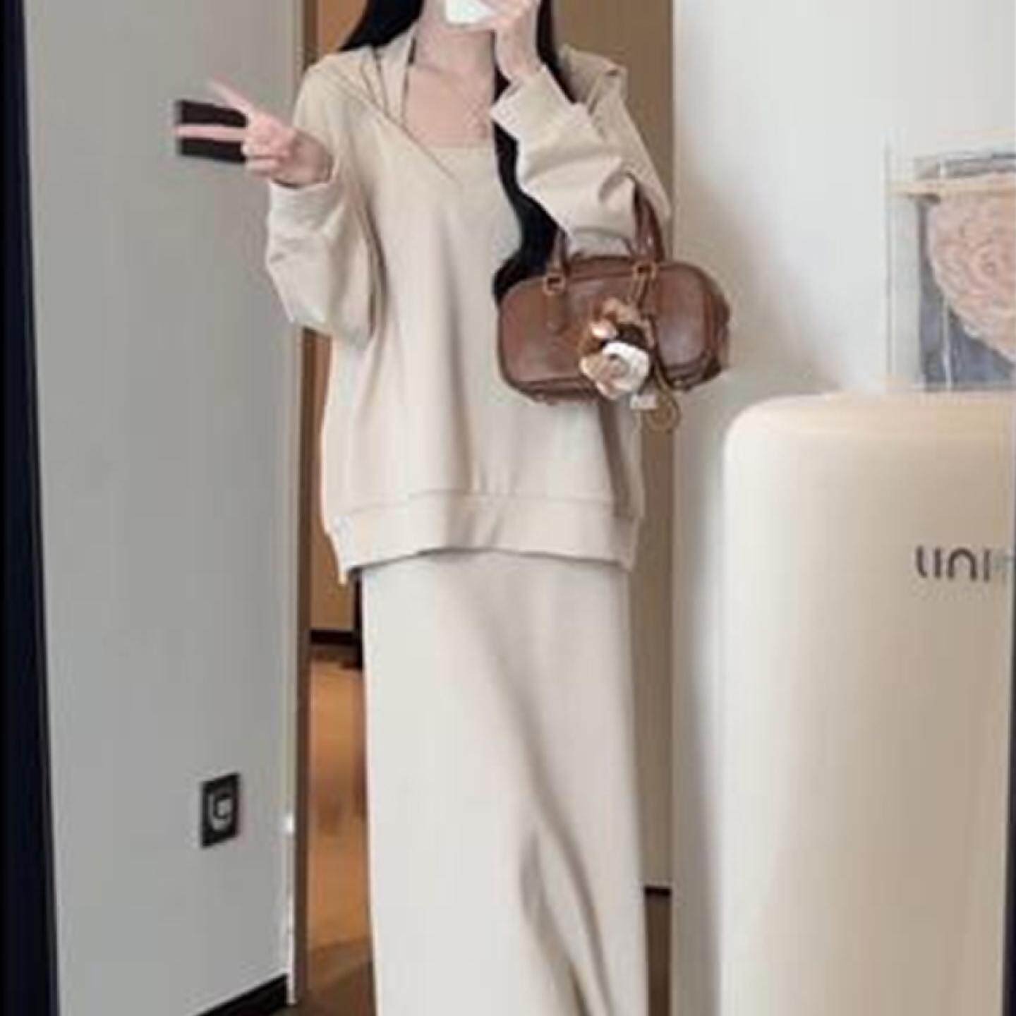 2026小个子挂脖吊带长袖连衣裙子新款女装秋季高级感穿搭长裙套装