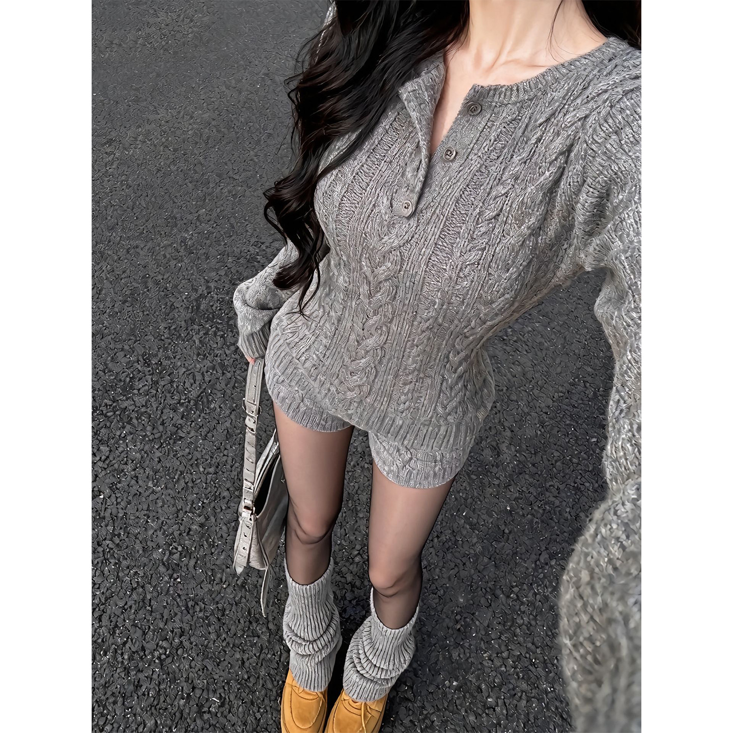 修身灰色针织连衣裙子女2026新款早秋季气质收腰内搭毛衣套装短裙