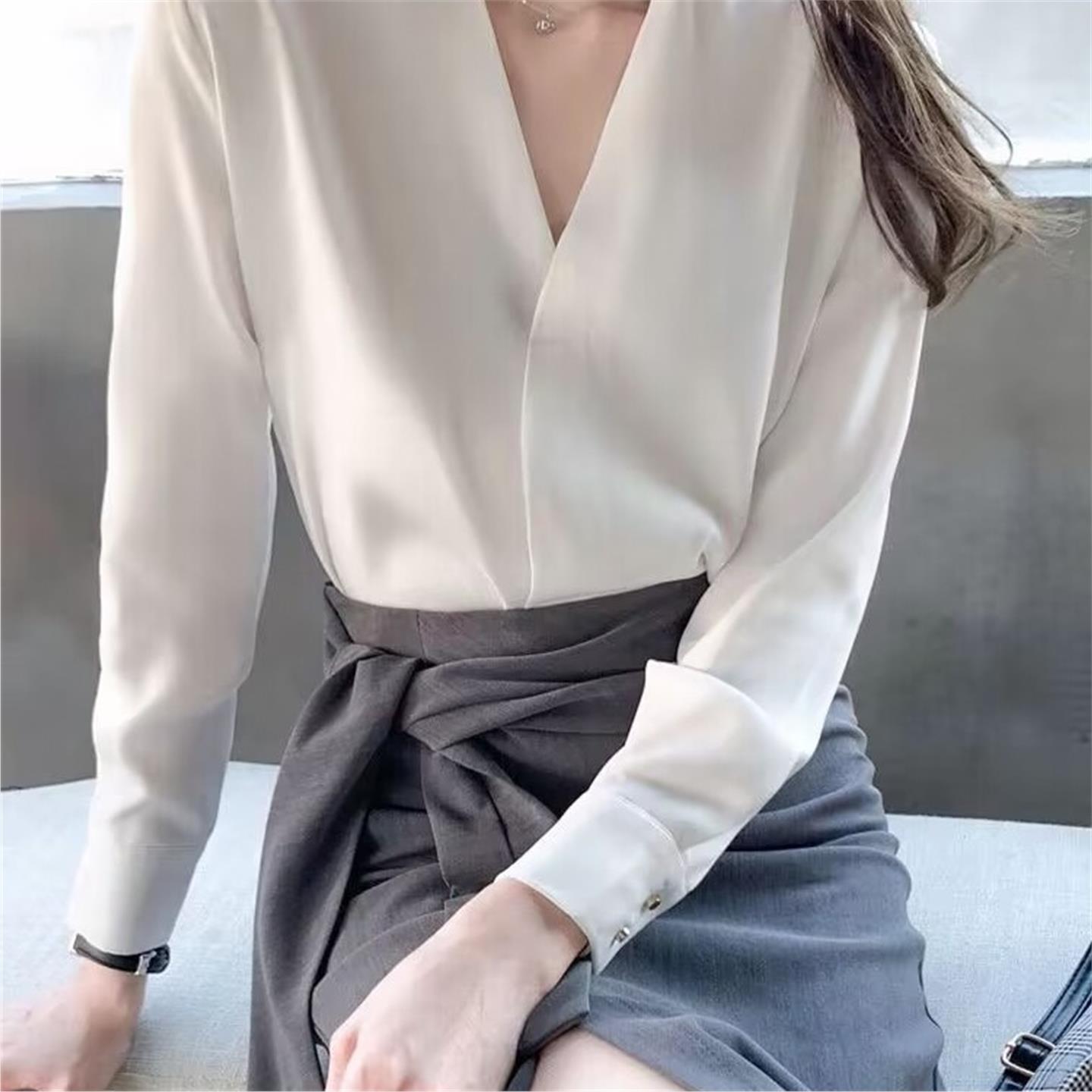 2025秋季新款无领白衬衫女抗皱工作服上衣春高级感气质雪纺v领职