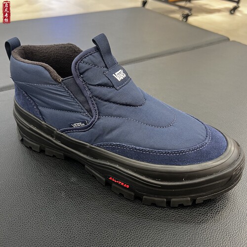 VANS冬季加绒保暖休闲鞋