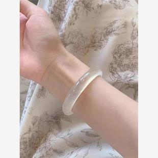 天然高冰透白月光荔枝冻玉髓玉手镯女香槟马料翡翠手镯高级礼物