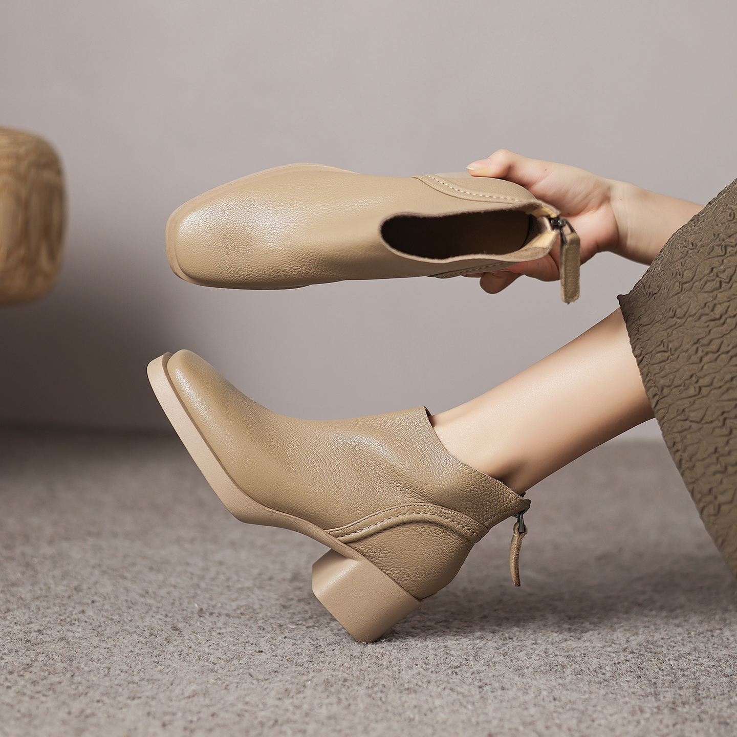 【履述先生】听楯~真皮粗跟短靴女尖头切尔西靴高跟后拉链及踝靴