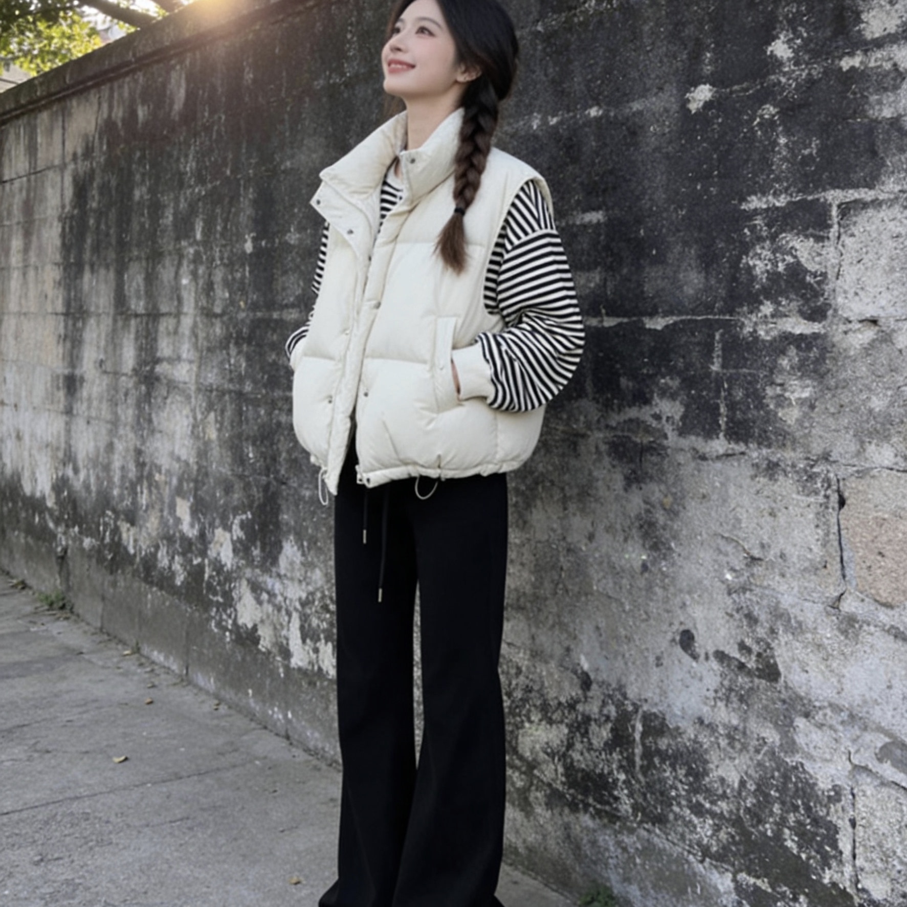 米白色韩版简约纯色羽绒马甲女2025冬季新款时髦宽松无袖棉服外套