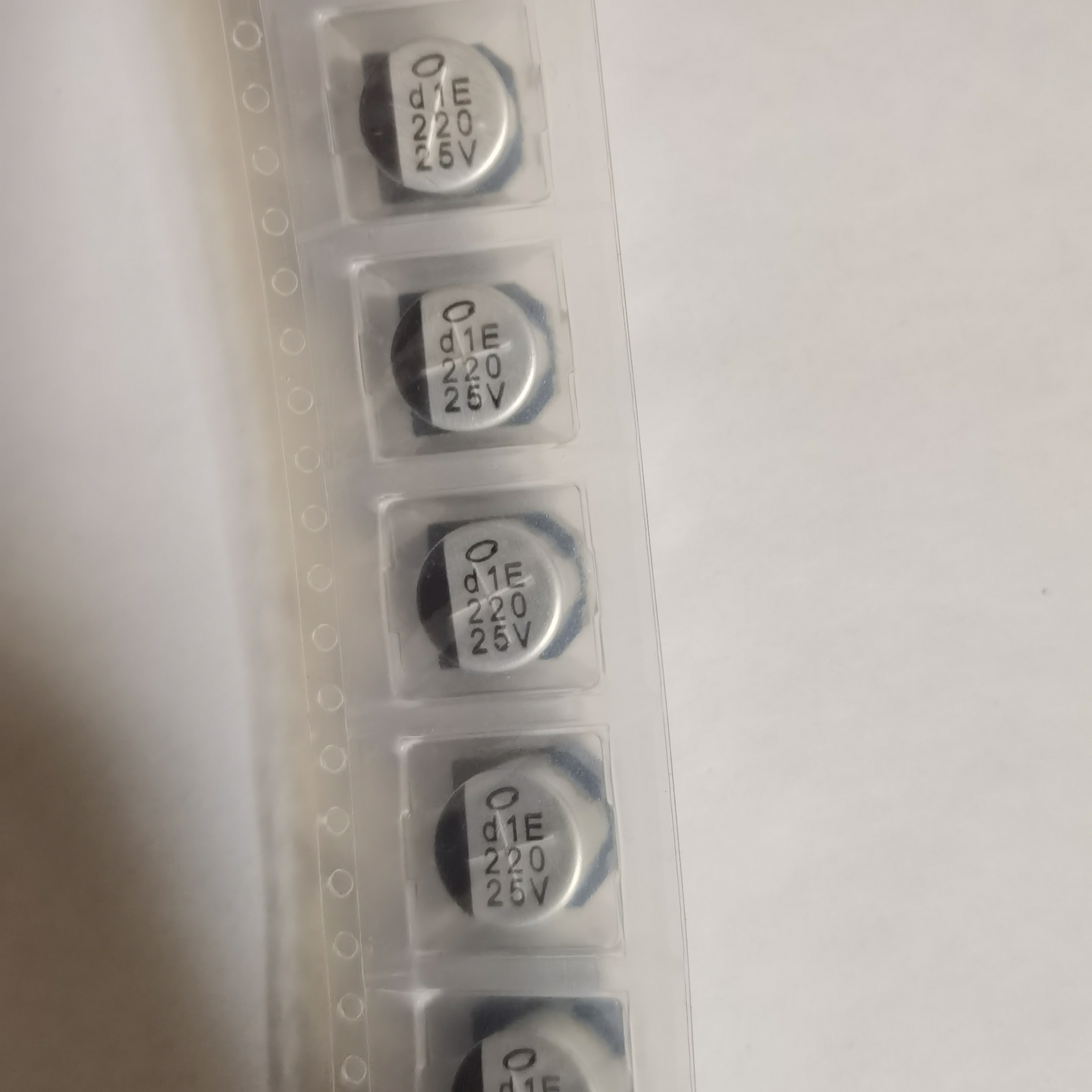 UUE1E221MNS1GS贴片电解电容