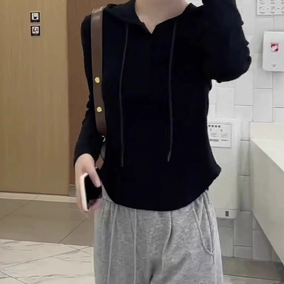 2025新款春秋季黑色长袖t恤连帽卫衣早秋打底衫女装修身短款上衣