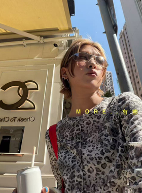 More..有熊-26年春款复古豹纹印花宽松长袖T恤9050