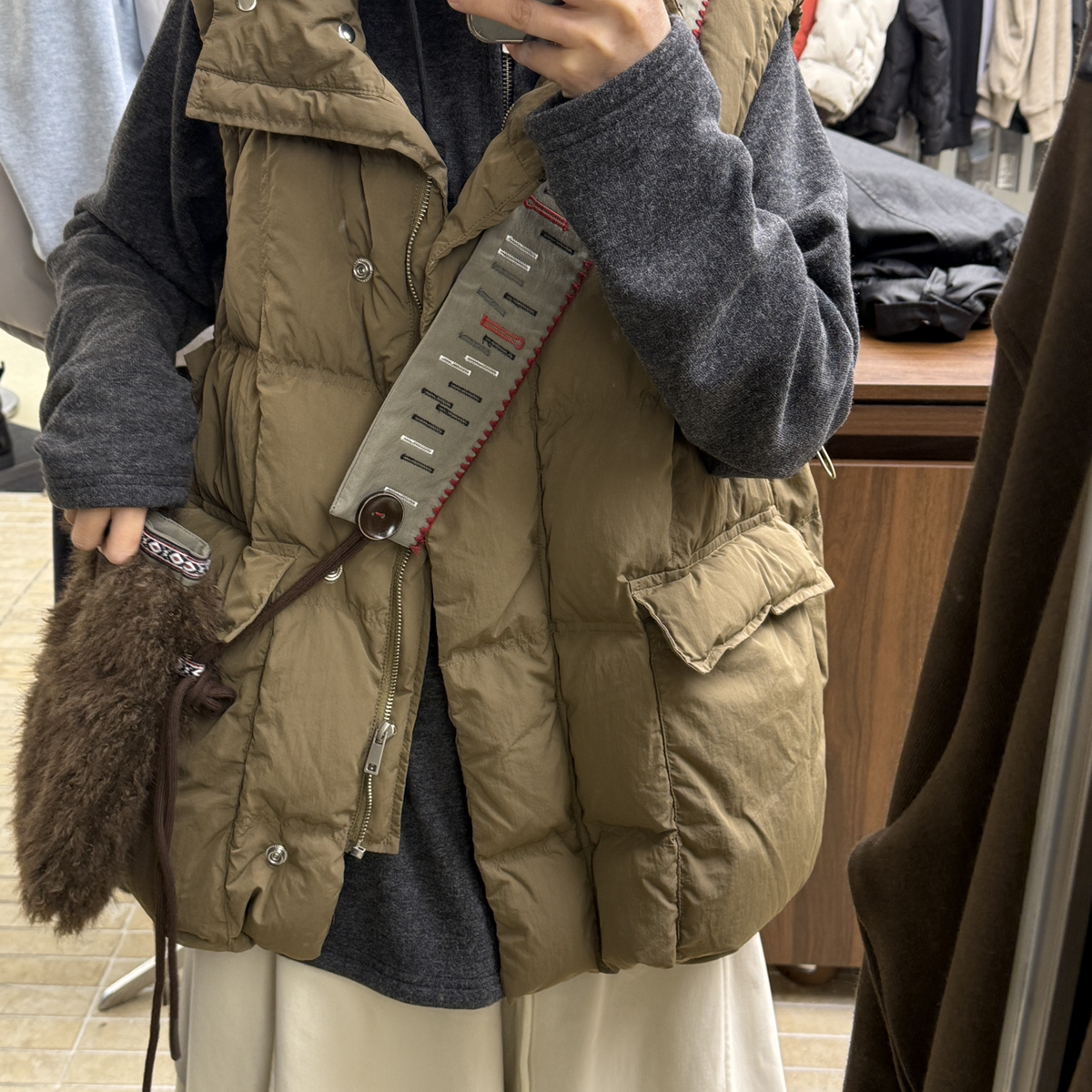 奢佑BECABEAU-立领袖窝抽绳调节羽绒马甲F6086