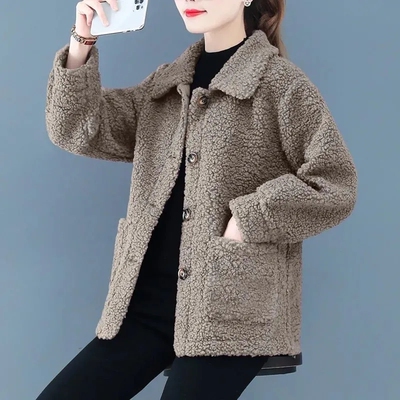 秋冬羊羔绒保暖妈妈宽松外套女