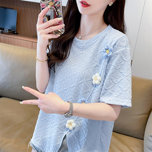 T恤女2025夏微胖mm立体花朵小衫 浅蓝色肌理感正肩短袖 不规则上衣