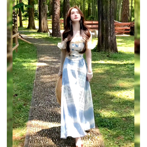 云南大理度假风气质法式设计感一字肩碎花上衣+晕染半身裙两件套