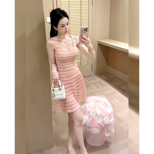 韩系温柔风方领无袖A字短裙女2026年夏季新款条纹收腰显瘦连衣裙