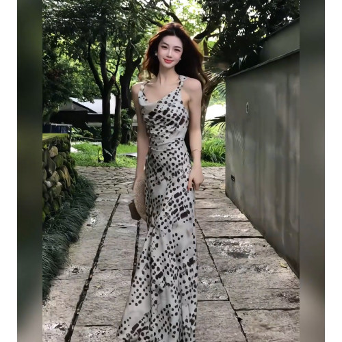 法式气质风波点吊带长款连衣裙