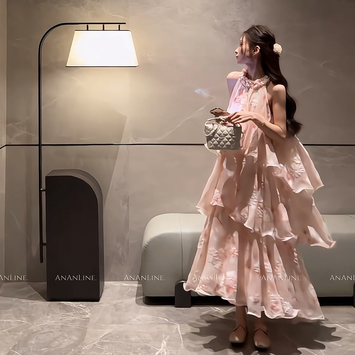 法式温柔风挂脖碎花长裙女夏季新款粉色荷叶边蛋糕裙显瘦连衣裙