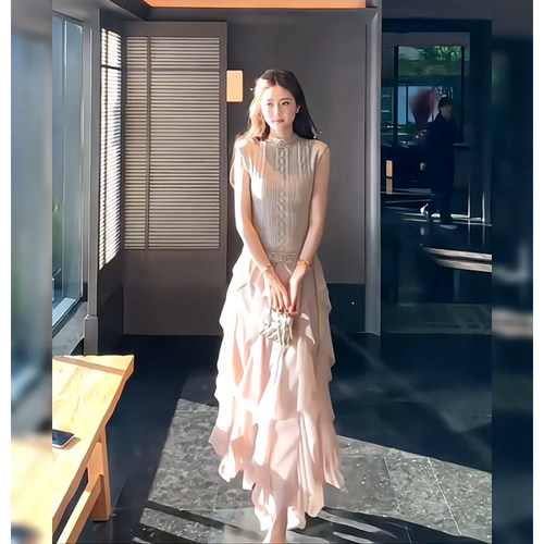 法式温柔风针织手钩花拼接长款无袖连衣裙夏季新款小众层次感裙摆