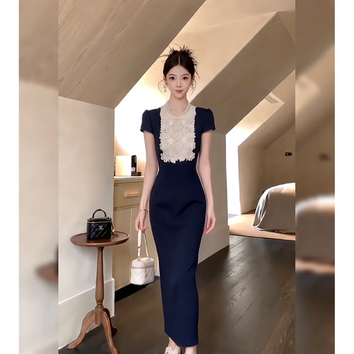 2026年夏季深蓝色小众设计高级感蕾丝连衣裙气质显瘦高贵时尚长裙