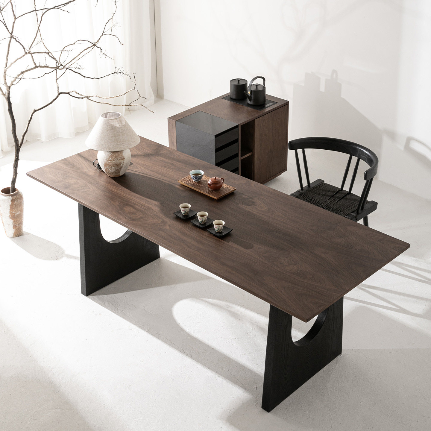 现代简约实木餐桌长方形胡桃木色家用饭桌轻奢高级感中古风桌子