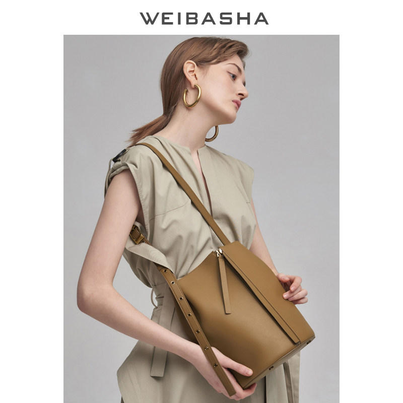 小众真皮女包新款2020潮网红水桶包春夏斜挎包单肩包2019大包包