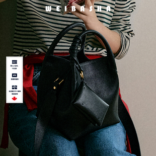 微芭莎2026水桶包牛皮手提包轻奢小众高级感斜挎包棕色Hobo包女包