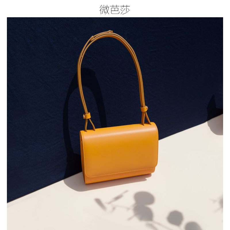 微芭莎包包女2018新款真皮单肩斜挎包简约牛皮翻盖邮差包小方女包