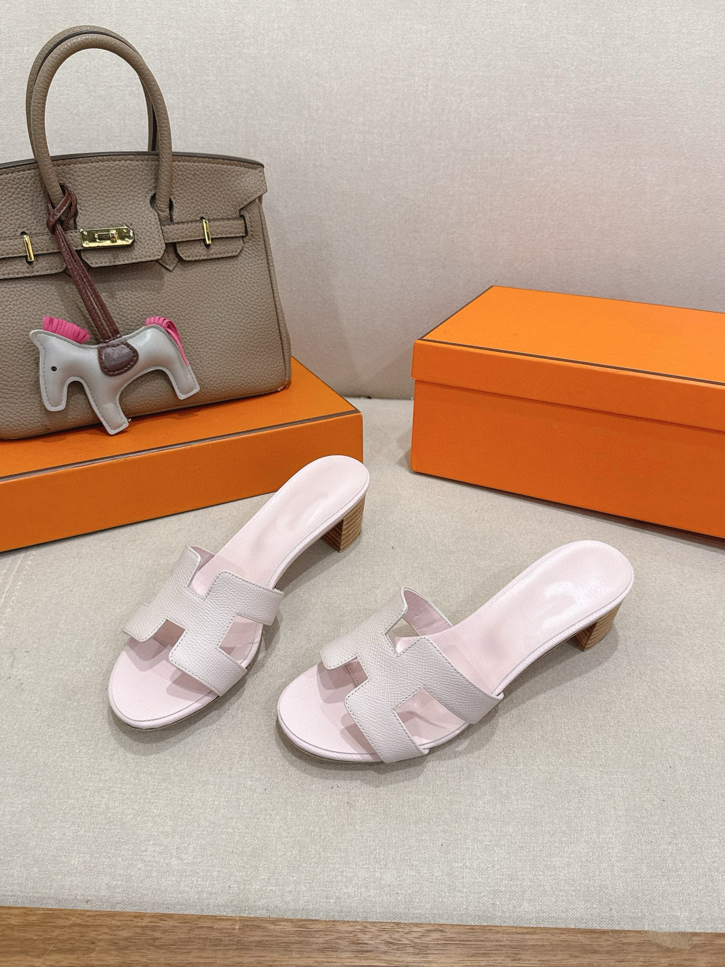 欧洲站2026新款拖中跟糖果色真皮掌纹凉拖网红街拍沙滩拖鞋