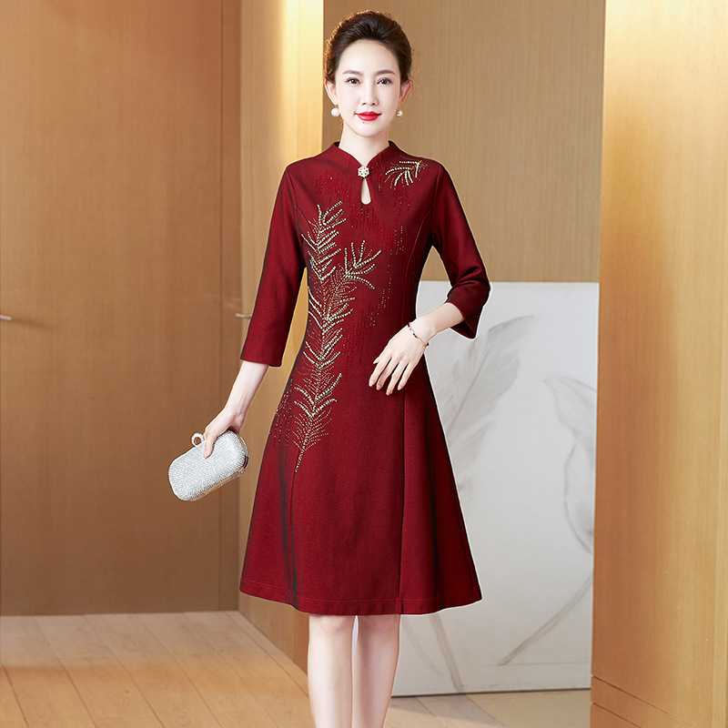 旗袍妈妈装2022年秋冬新品中年喜婆婆结婚礼服喜妈妈婚宴礼服
