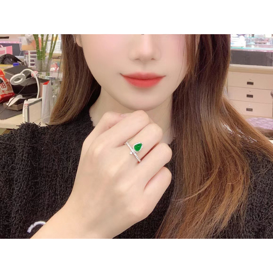 水滴0.8克拉天然祖母绿戒指女款18k金镶嵌绿色戒黄金色女戒清新